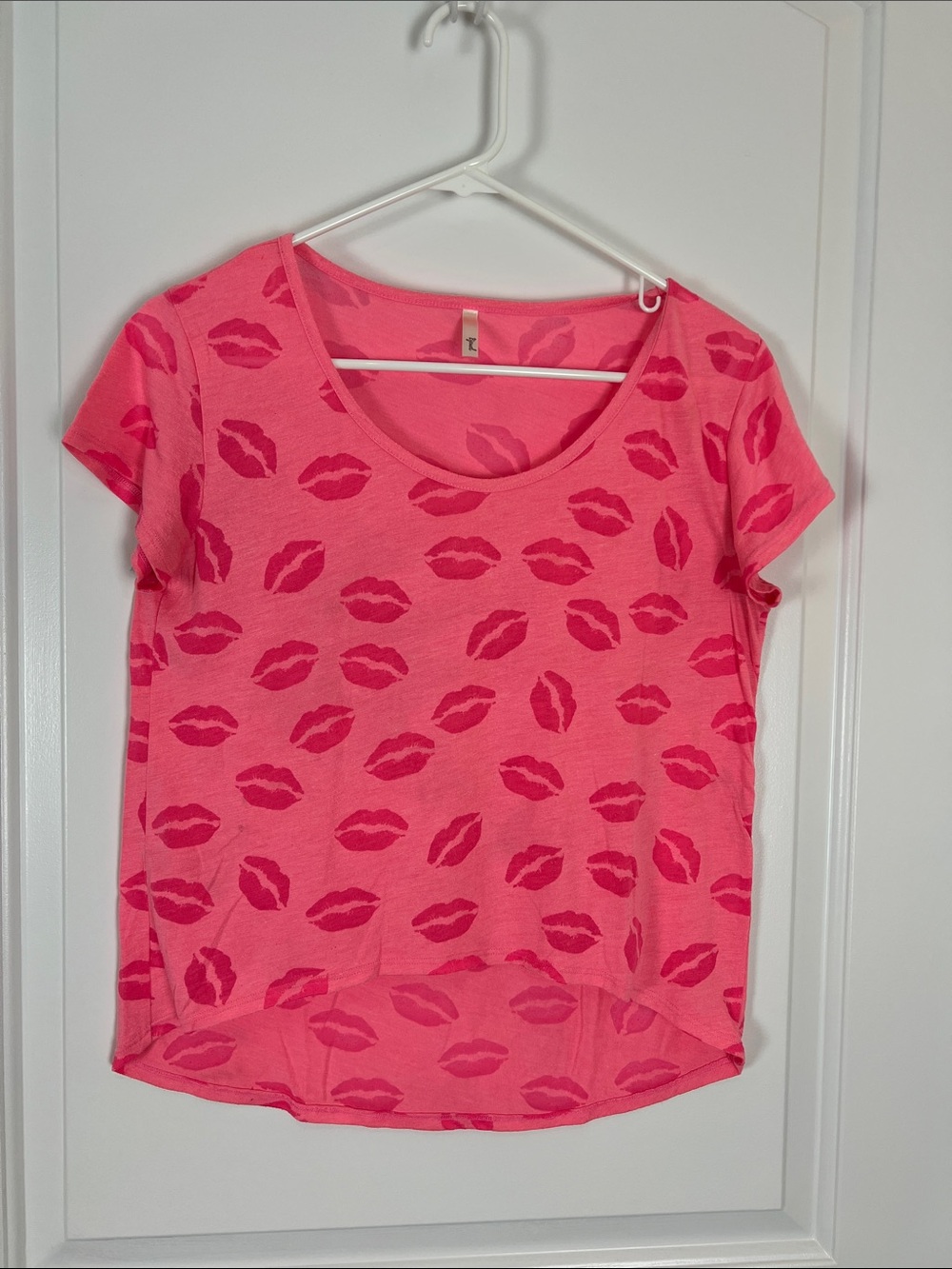 B Jewel Pink Lip-Print Short Sleeve Tee